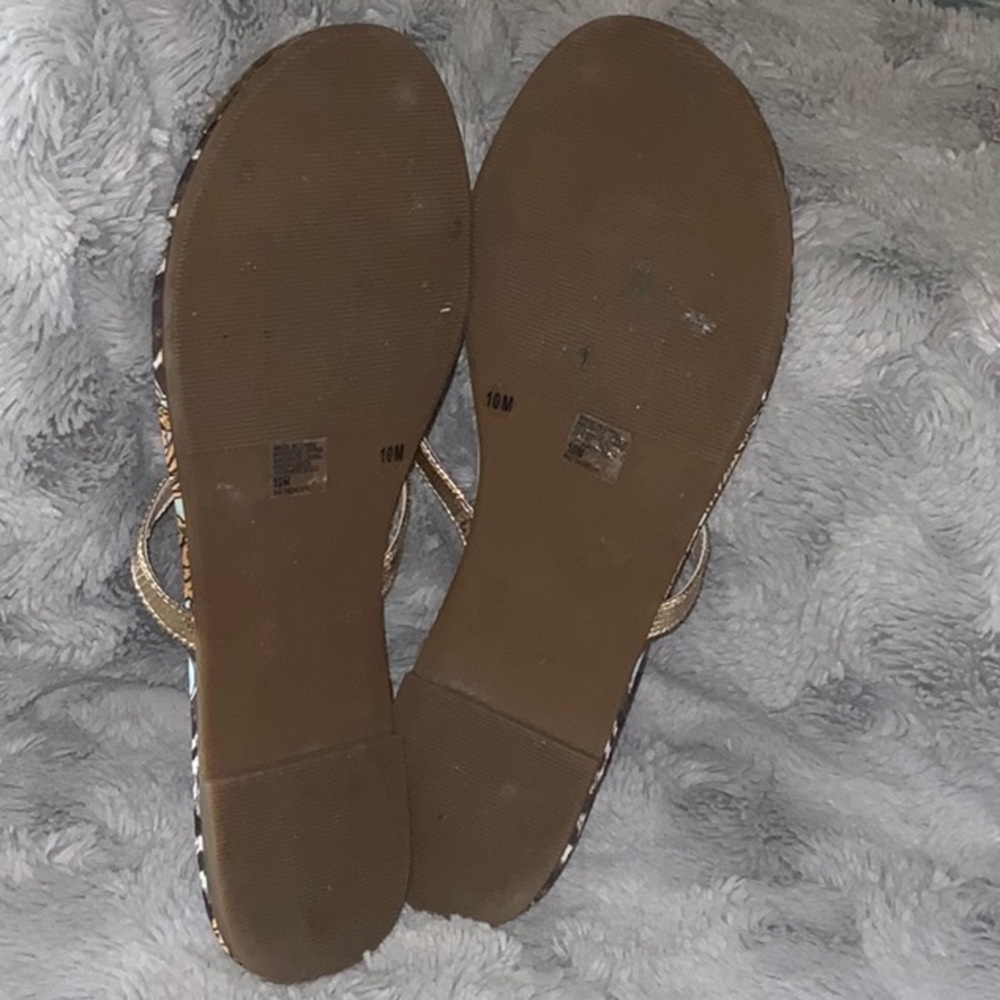 2$🤩INC International Concepts Gold and Patterned Sandals - Picture 5 of 5